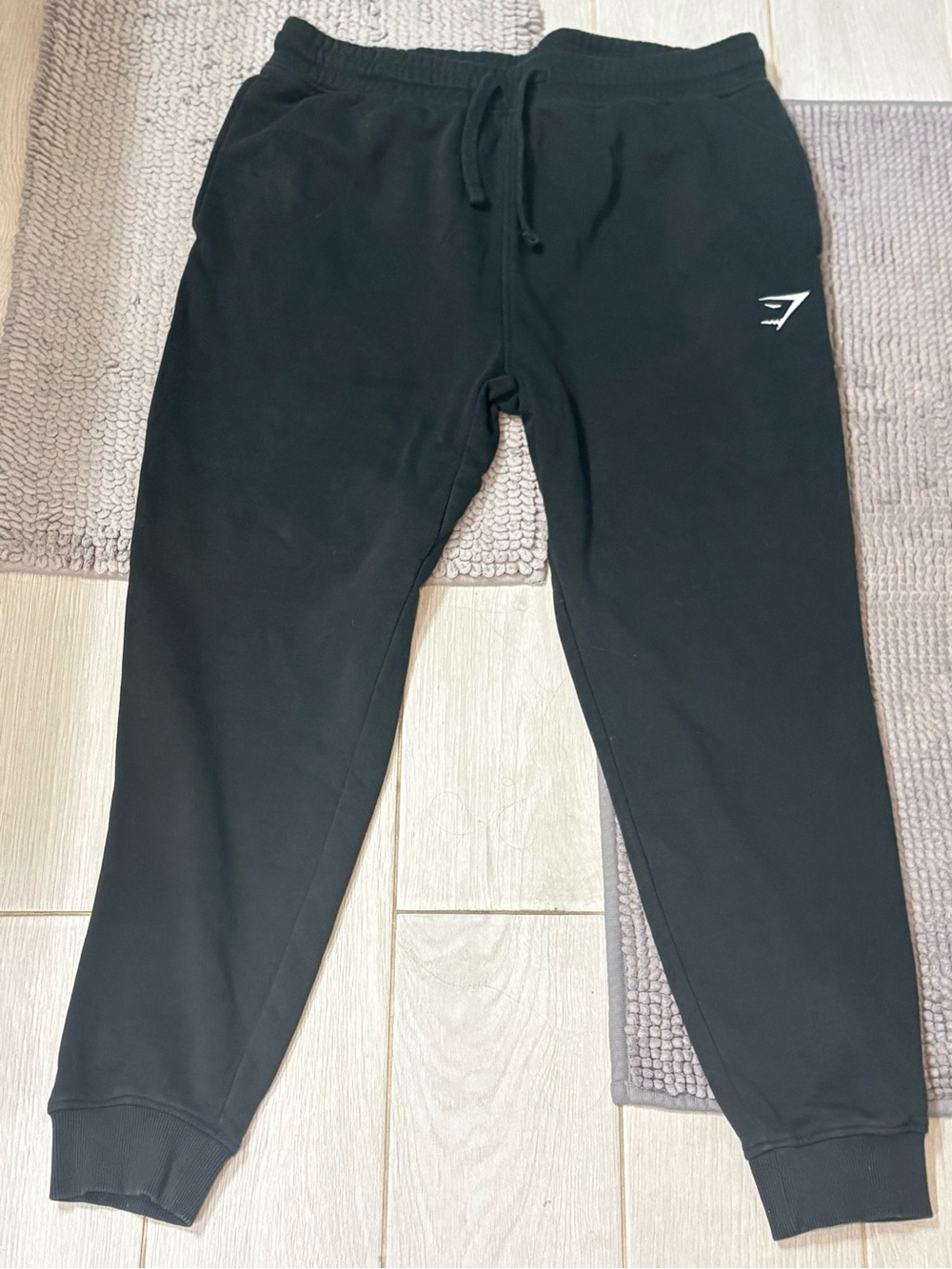 Gymshark Men's Black Crest Tapered Joggers Sweatpants Pants Size Large